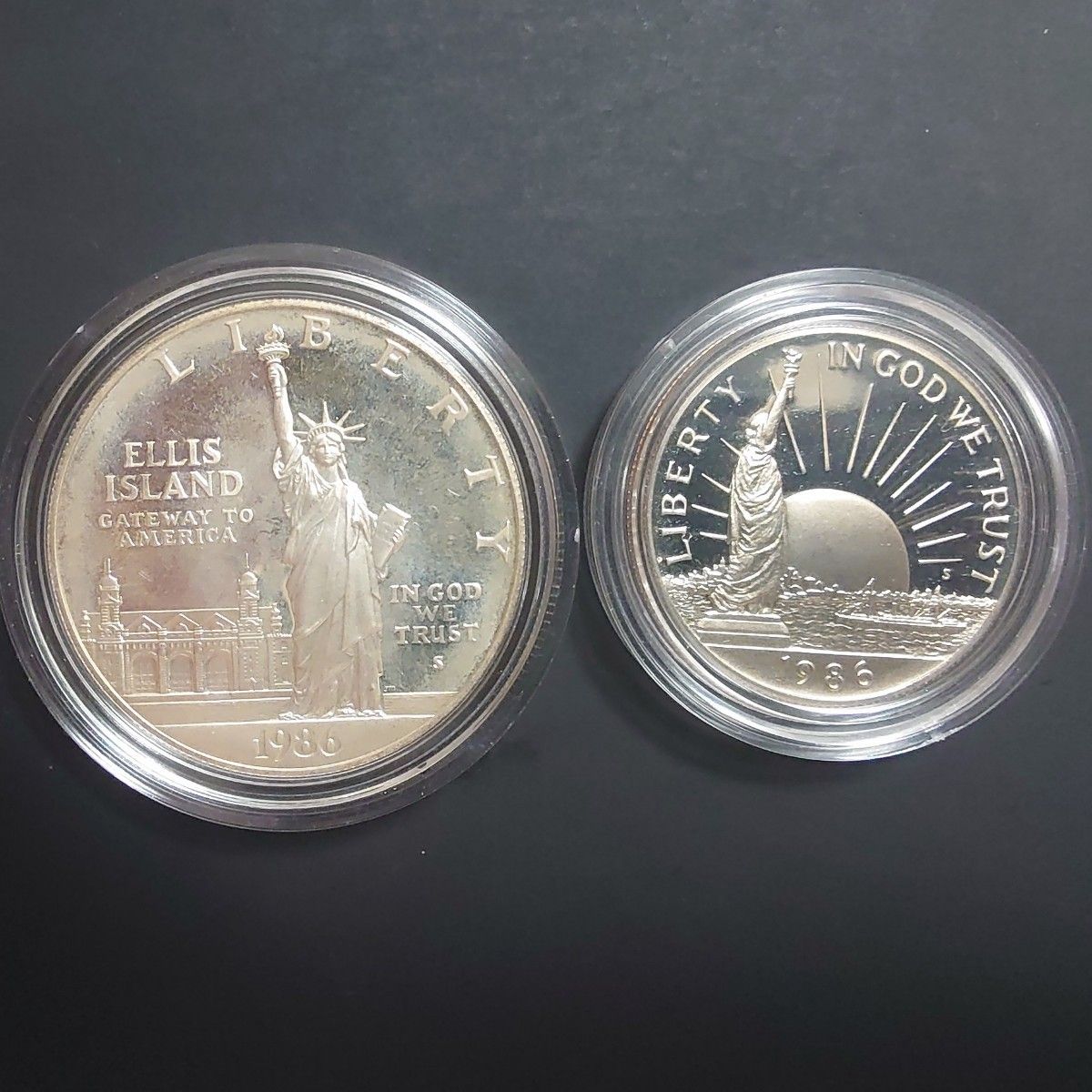 1986年アメリカ銀貨 自由の女神 リバティ1ドル記念銀貨+ハーフ 1986年アメリカ銀貨 自由の女神 リバティ1ドル記念銀貨+ハーフ