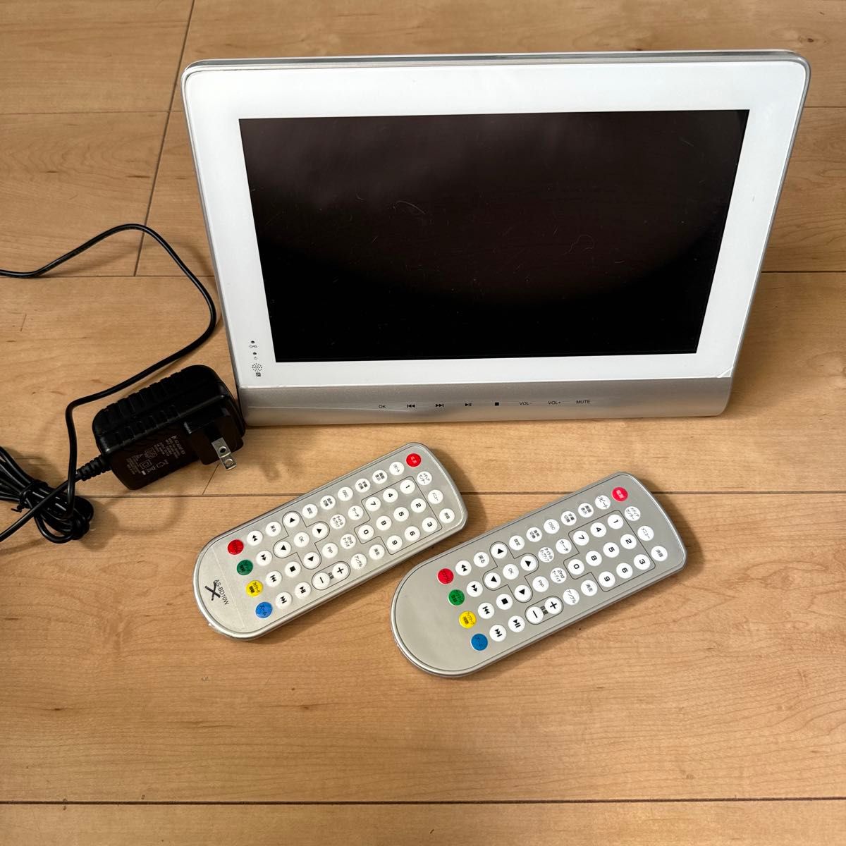 ASTEX 10インチ防水ポータブルブルーレイプレイヤー AS-BD10W ASTEX 10インチ防水ポータブルブルーレイプレイヤー AS-BD10W