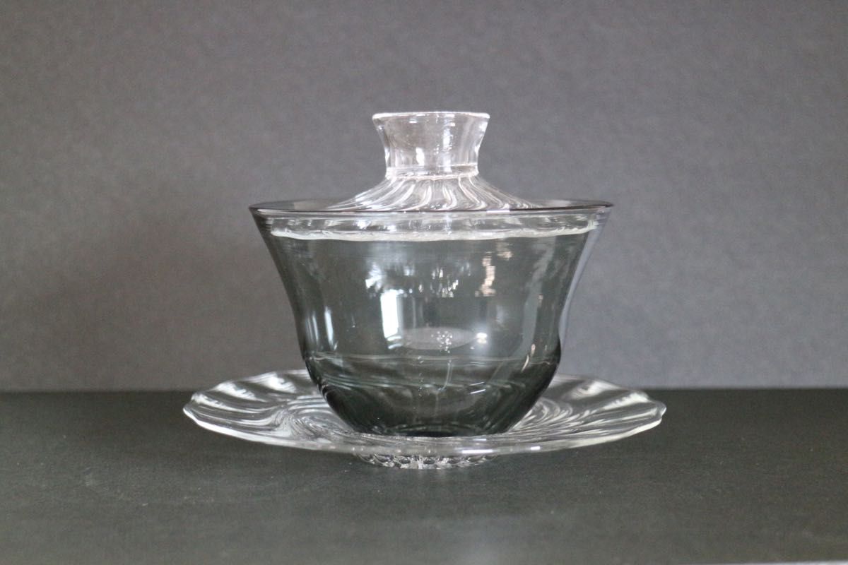 glass atelierえむにFlowの蓋碗 グレー茶器耐熱ガラス水上竜太 glass atelierえむにFlowの蓋碗 グレー茶器耐熱ガラス水上竜太