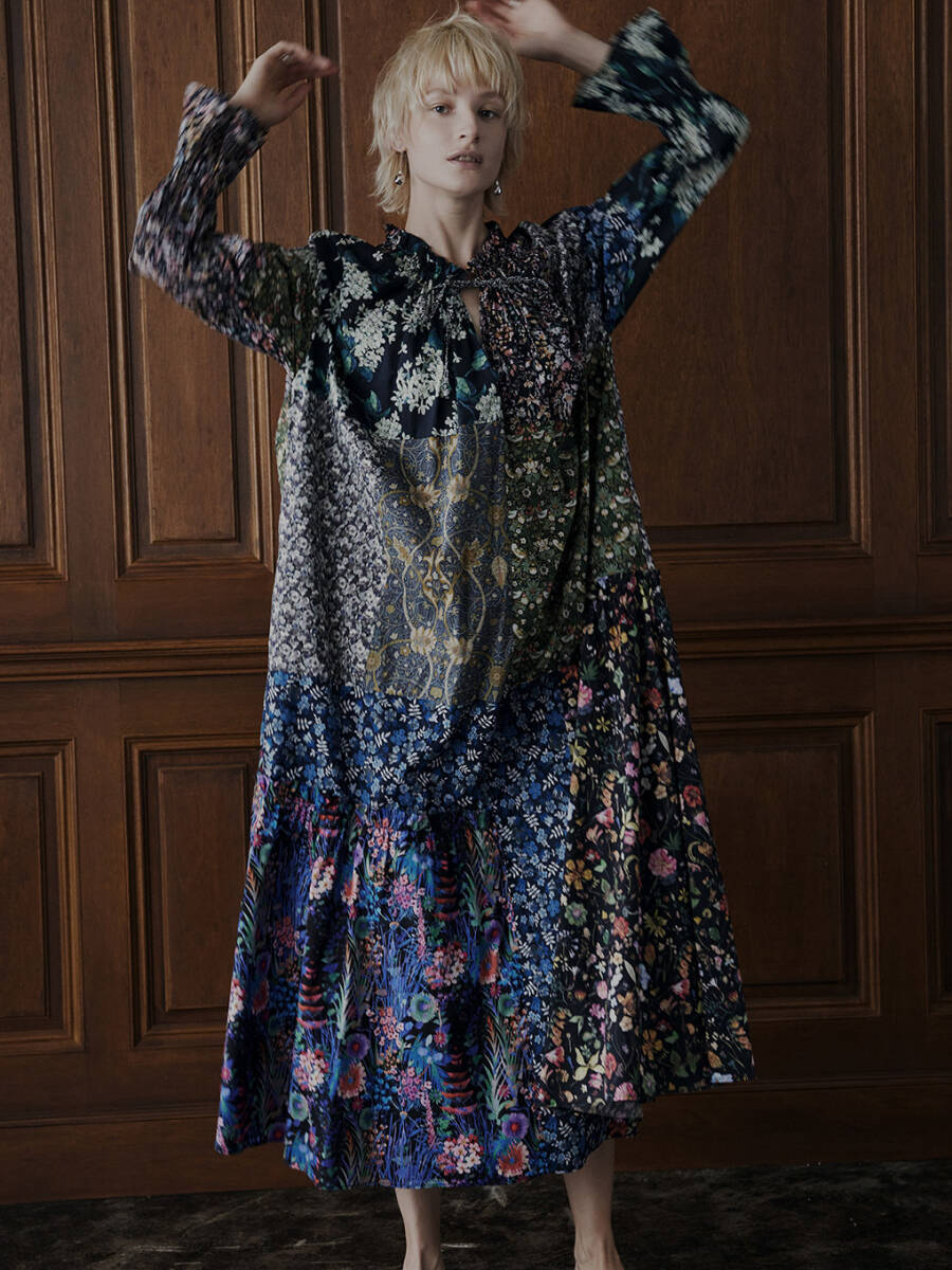 美品 AMERI 24SS LIBERTY PATCHWORK DRESS ブラック リバティ 美品 AMERI 24SS LIBERTY PATCHWORK DRESS ブラック リバティ