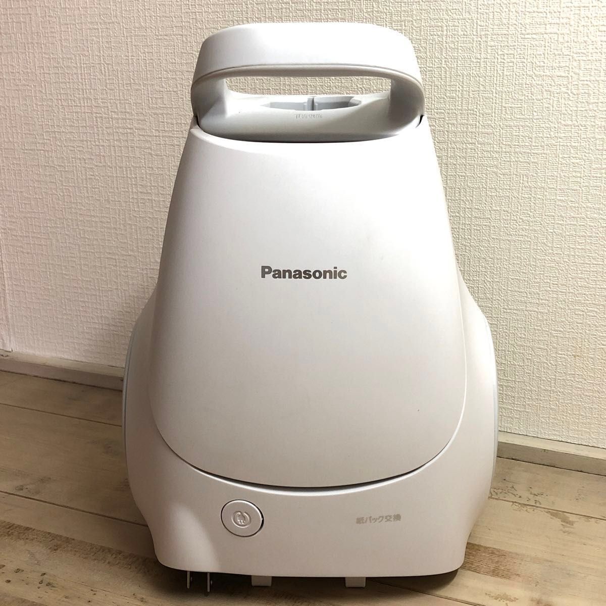 パナソニック 紙パック式掃除機 2022年製Panasonic MC-PJ220G-W パナソニック 紙パック式掃除機 2022年製Panasonic MC-PJ220G-W