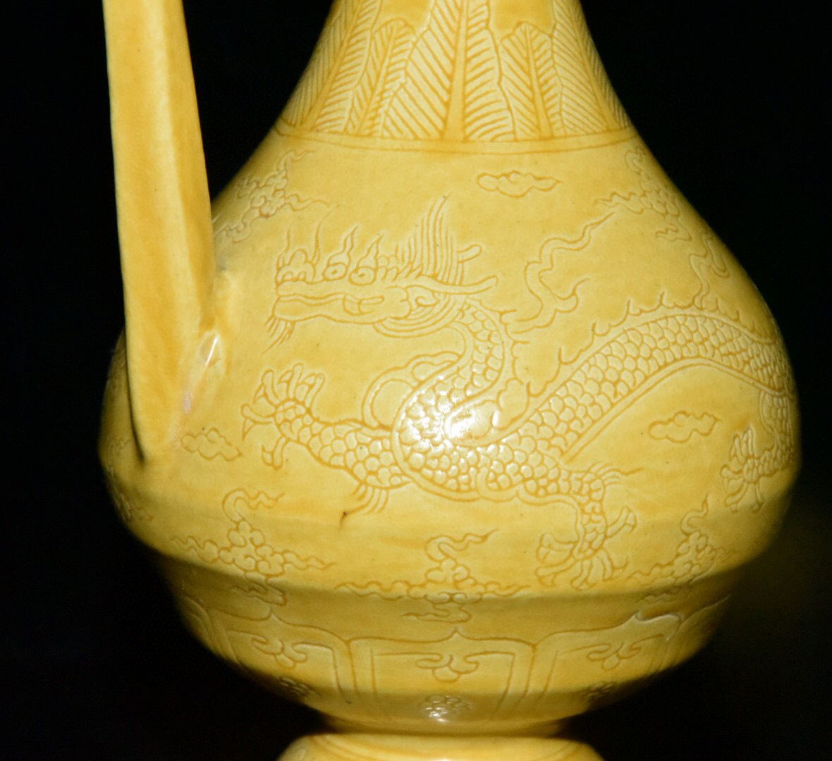 仁 『明 弘治年製款 古陶瓷品 黄釉 龍紋 執壺』極細工 古賞物 仁 『明 弘治年製款 古陶瓷品 黄釉 龍紋 執壺』極細工 古賞物