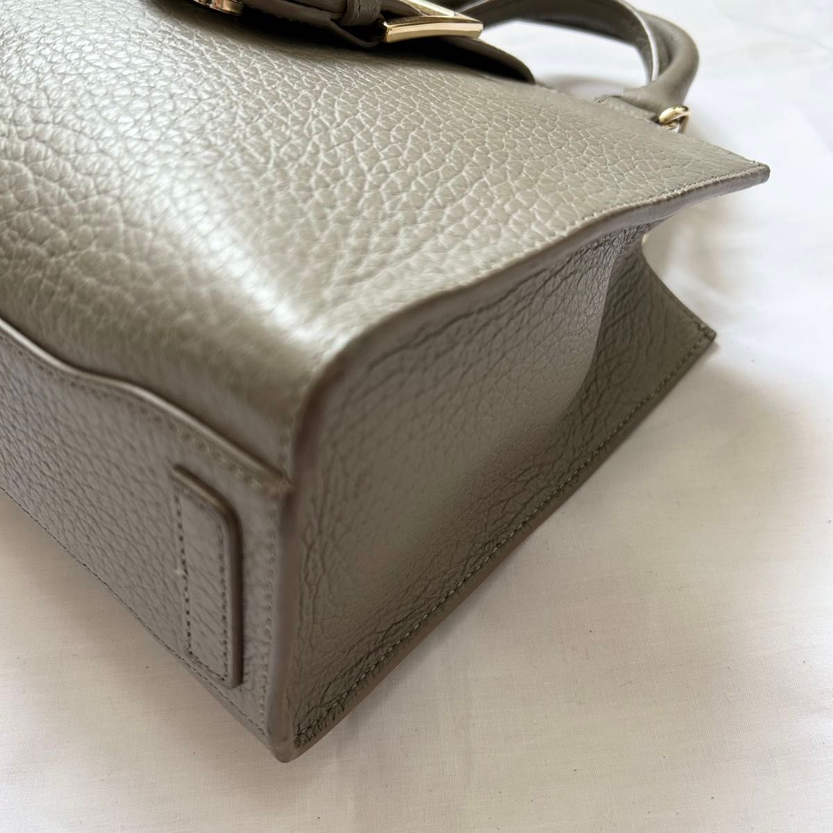 2way 高級感 FURLA ショルダーバッグ レザー グレー フロー 2way 高級感 FURLA ショルダーバッグ レザー グレー フロー