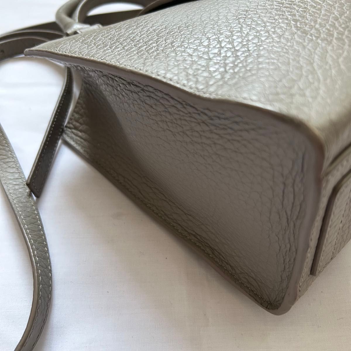 2way 高級感 FURLA ショルダーバッグ レザー グレー フロー 2way 高級感 FURLA ショルダーバッグ レザー グレー フロー