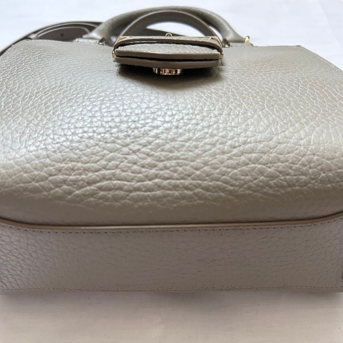 2way 高級感 FURLA ショルダーバッグ レザー グレー フロー 2way 高級感 FURLA ショルダーバッグ レザー グレー フロー