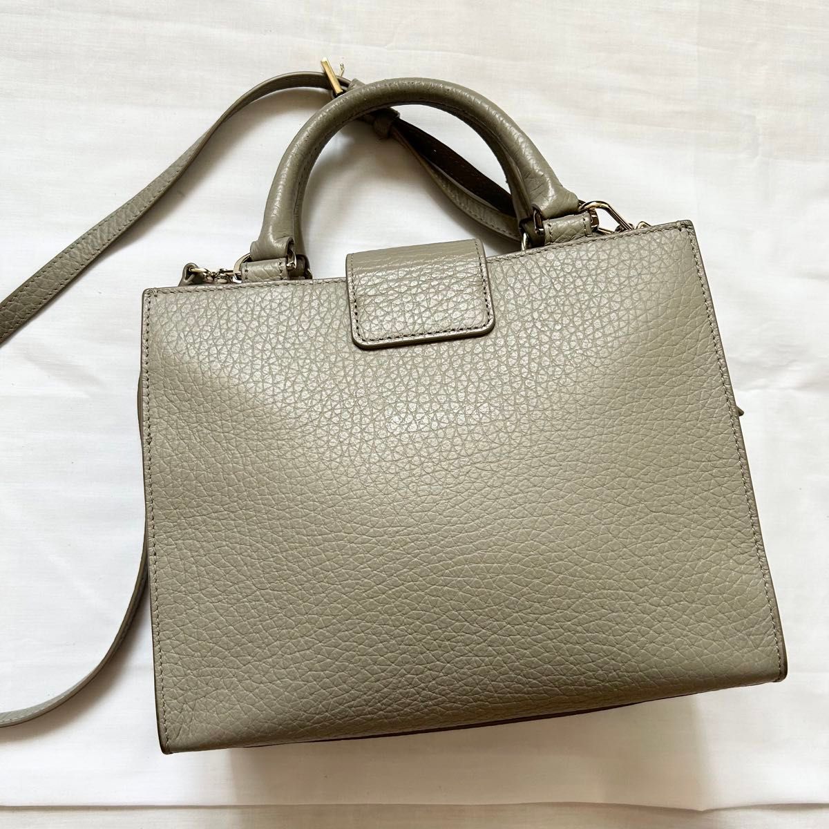 2way 高級感 FURLA ショルダーバッグ レザー グレー フロー 2way 高級感 FURLA ショルダーバッグ レザー グレー フロー