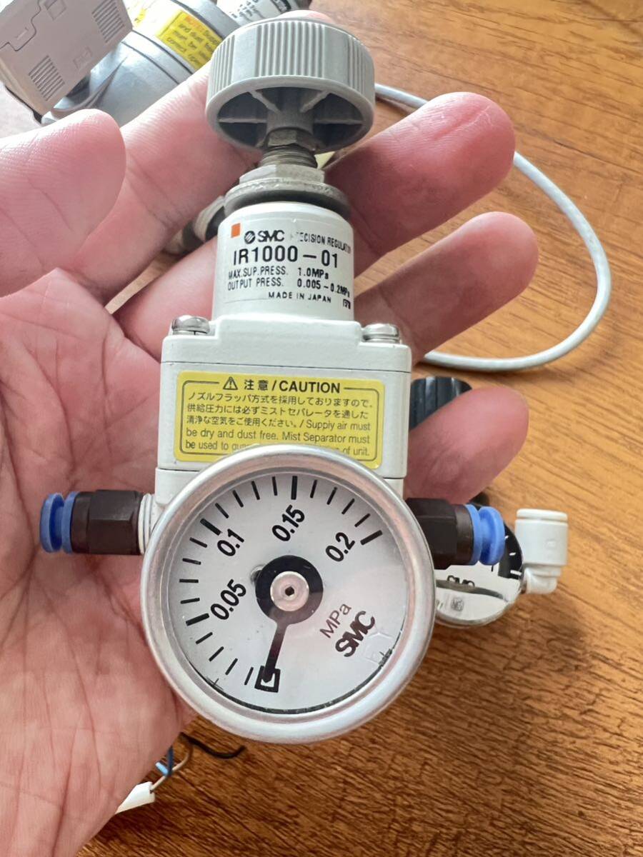 美品 SMC製精密レギュレータ 圧力計付き 3個セット格安出品 送料 美品 SMC製精密レギュレータ 圧力計付き 3個セット格安出品 送料