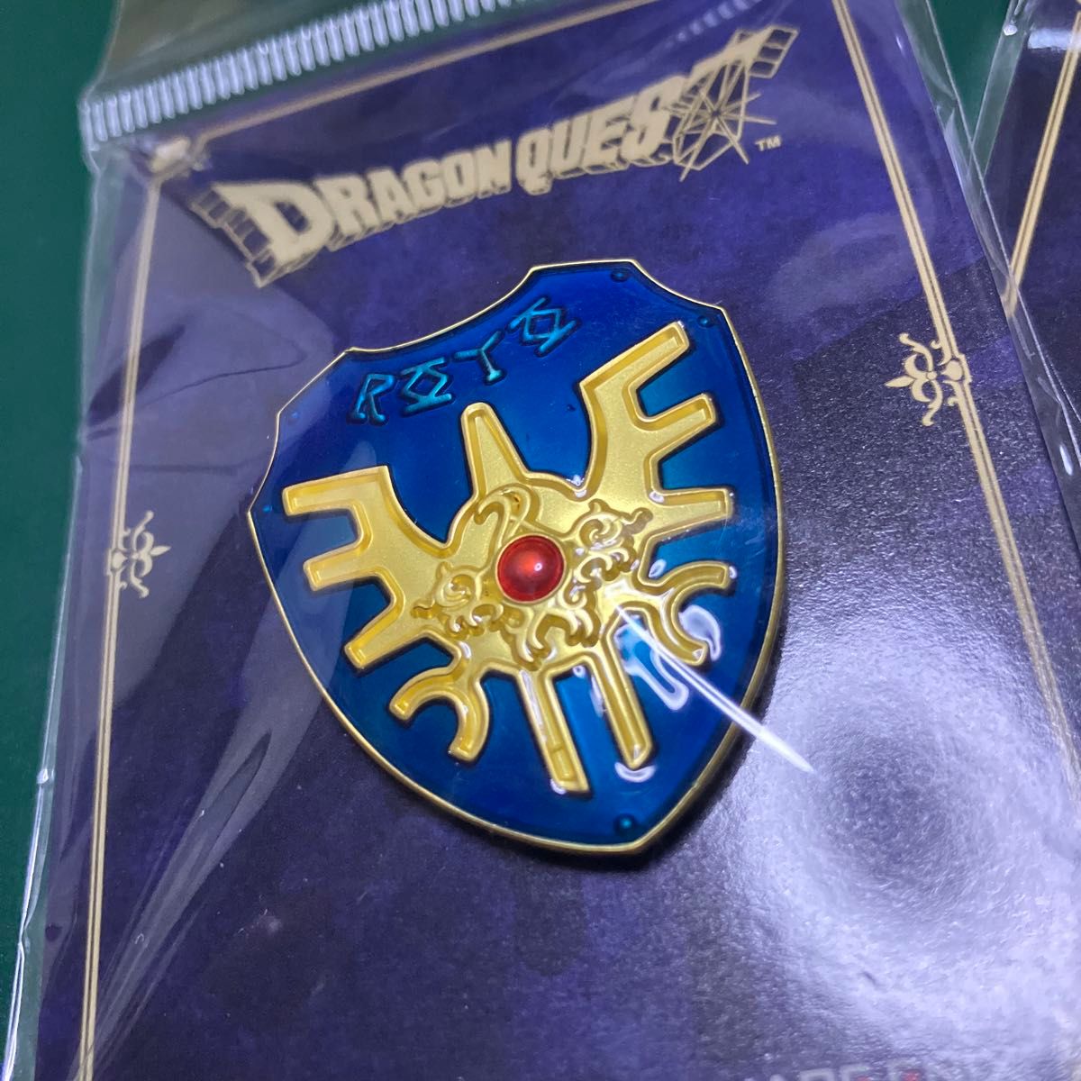 ドラゴンクエスト ピンズ ロトの剣 ロトの盾 ピンバッチ 2種 ドラゴンクエスト ピンズ ロトの剣 ロトの盾 ピンバッチ 2種