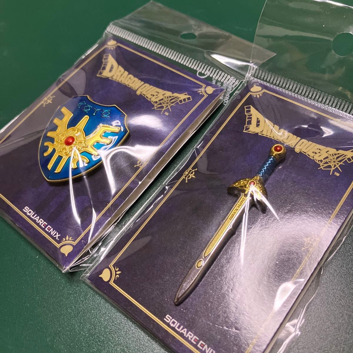 ドラゴンクエスト ピンズ ロトの剣 ロトの盾 ピンバッチ 2種 ドラゴンクエスト ピンズ ロトの剣 ロトの盾 ピンバッチ 2種