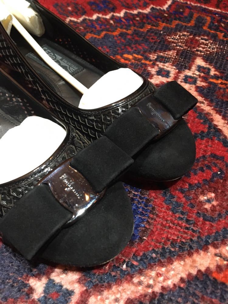 Salvatore Ferragamo VARINA LOGO LEATHER FLAT PUMPS MADE IN ITALY