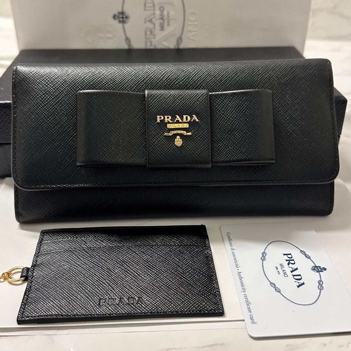 新品同様 現行 プラダ PRADA 財布 長財布 サフィアーノレザー 新品同様 現行 プラダ PRADA 財布 長財布 サフィアーノレザー