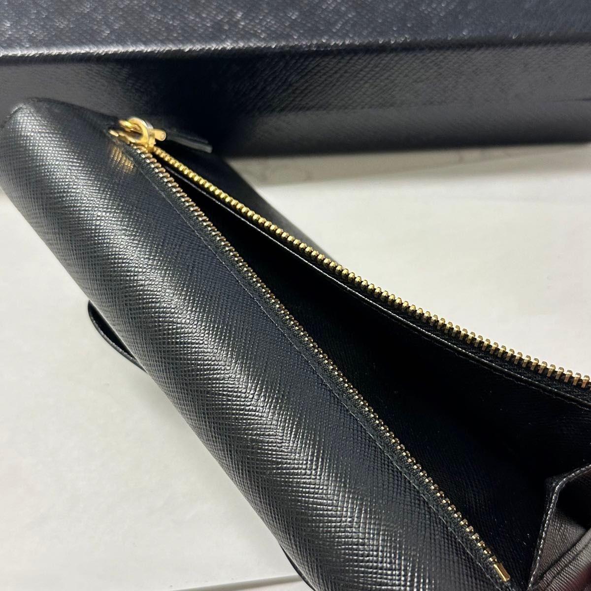 新品同様 現行 プラダ PRADA 財布 長財布 サフィアーノレザー 新品同様 現行 プラダ PRADA 財布 長財布 サフィアーノレザー