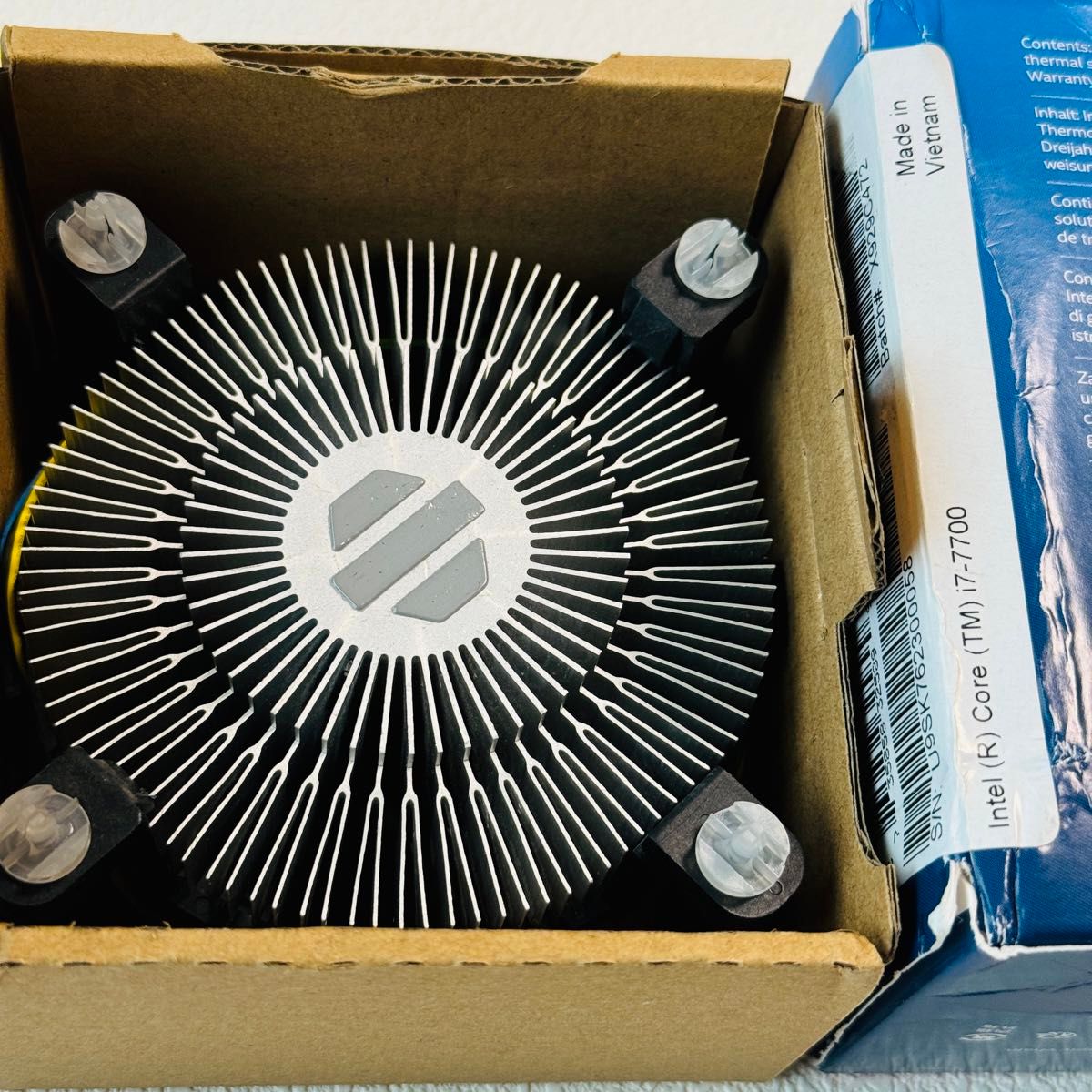 intel CORE i7 7700 BOX & メモリ 8GB(PC4-2400T) & オマケで intel CORE i7 7700 BOX & メモリ 8GB(PC4-2400T) & オマケで