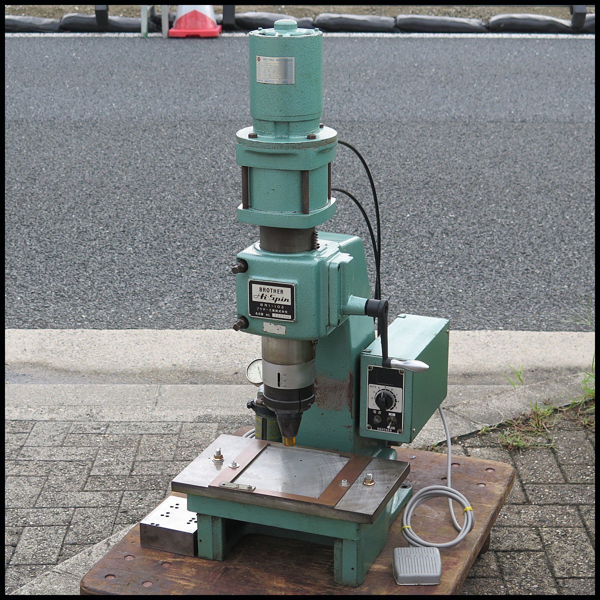 △A) ブラザー工業 リベッティングマシン Hi-Spin BR1-103 200V △A) ブラザー工業 リベッティングマシン Hi-Spin BR1-103 200V