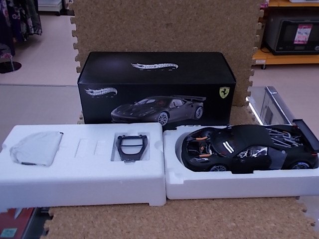 ★c☆☆HOTWHEELS　エリート　フェラーリ 458 イタリア GT2 (マットブラック)1：18　スケール　未使用　開封品