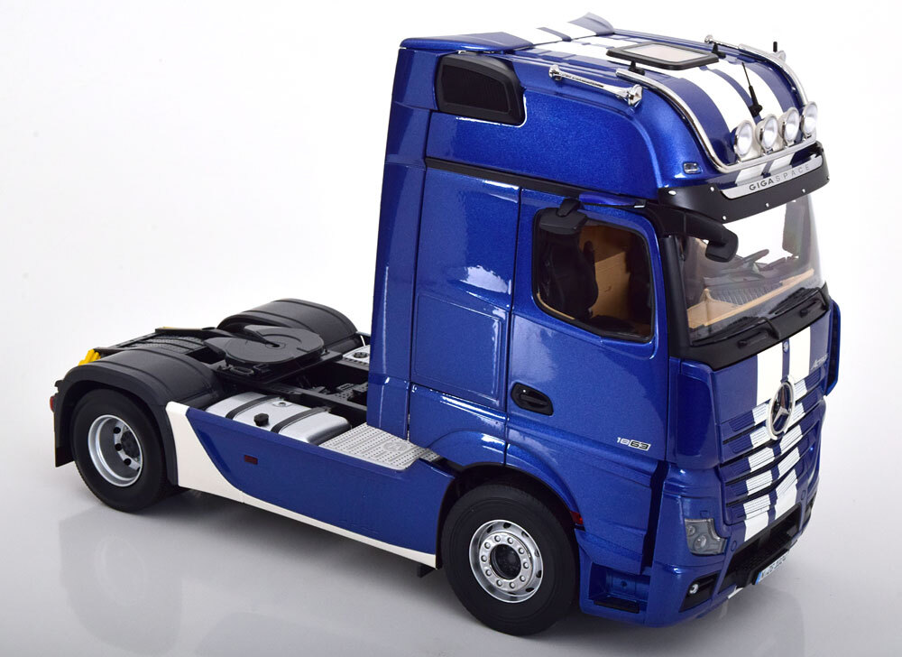 17928円 NZG 1/18 Mercedes Benz Actros Gigaspace 4x2 ブルー 17928円 NZG 1/18 Mercedes Benz Actros Gigaspace 4x2 ブルー