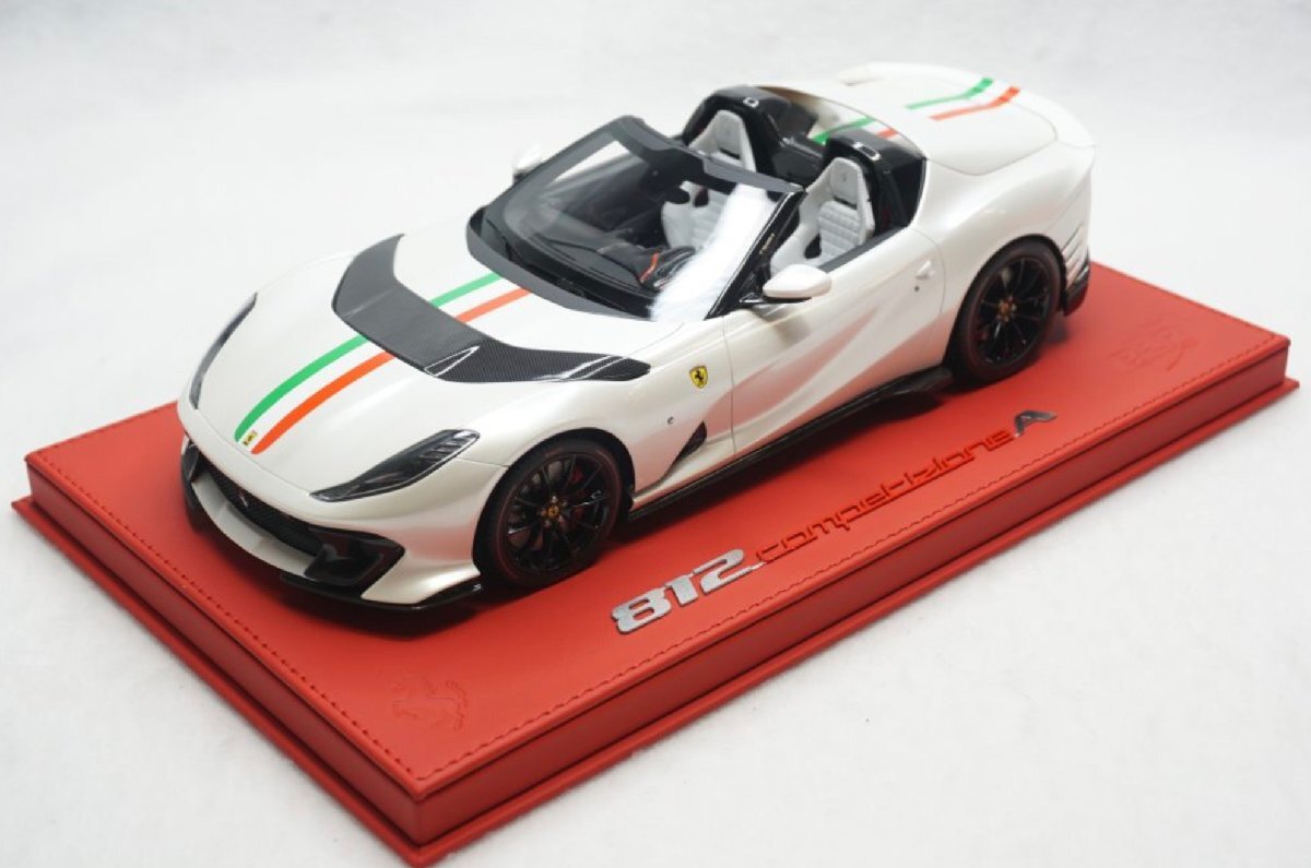 特注品　BBR 1/18 Ferrari 812 Competizione A Bianco fuji Italian stripe　フェラーリ　デラックス台座　ケース付　ミニカー