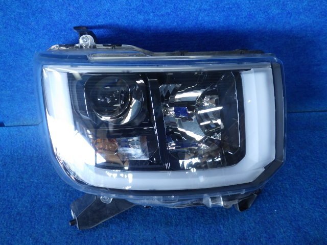 ウエイク　LA700S　ピクシスメガ　LA700A　Gターボ　SA3　LED右ヘッドライト　スタンレー　W2664　A-810104　