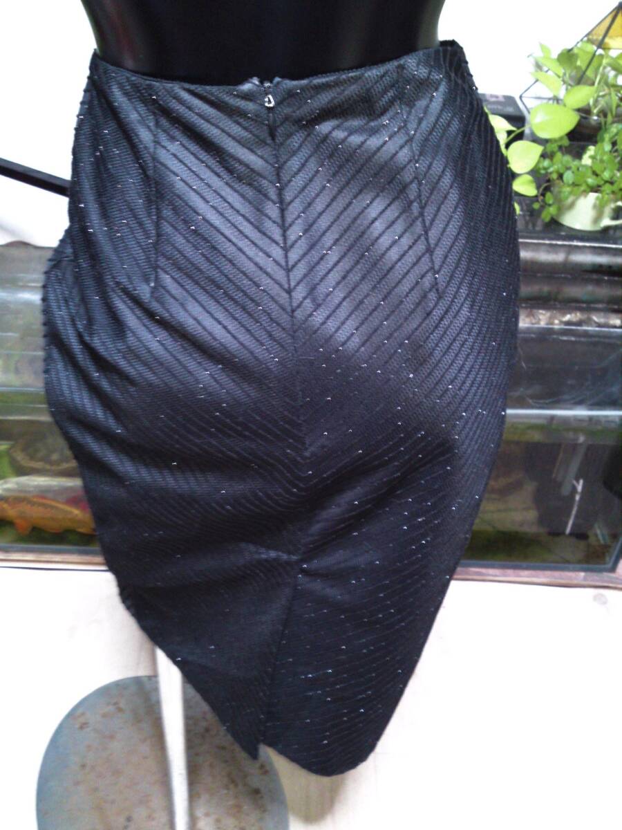 熟女レザータイトスカート画像