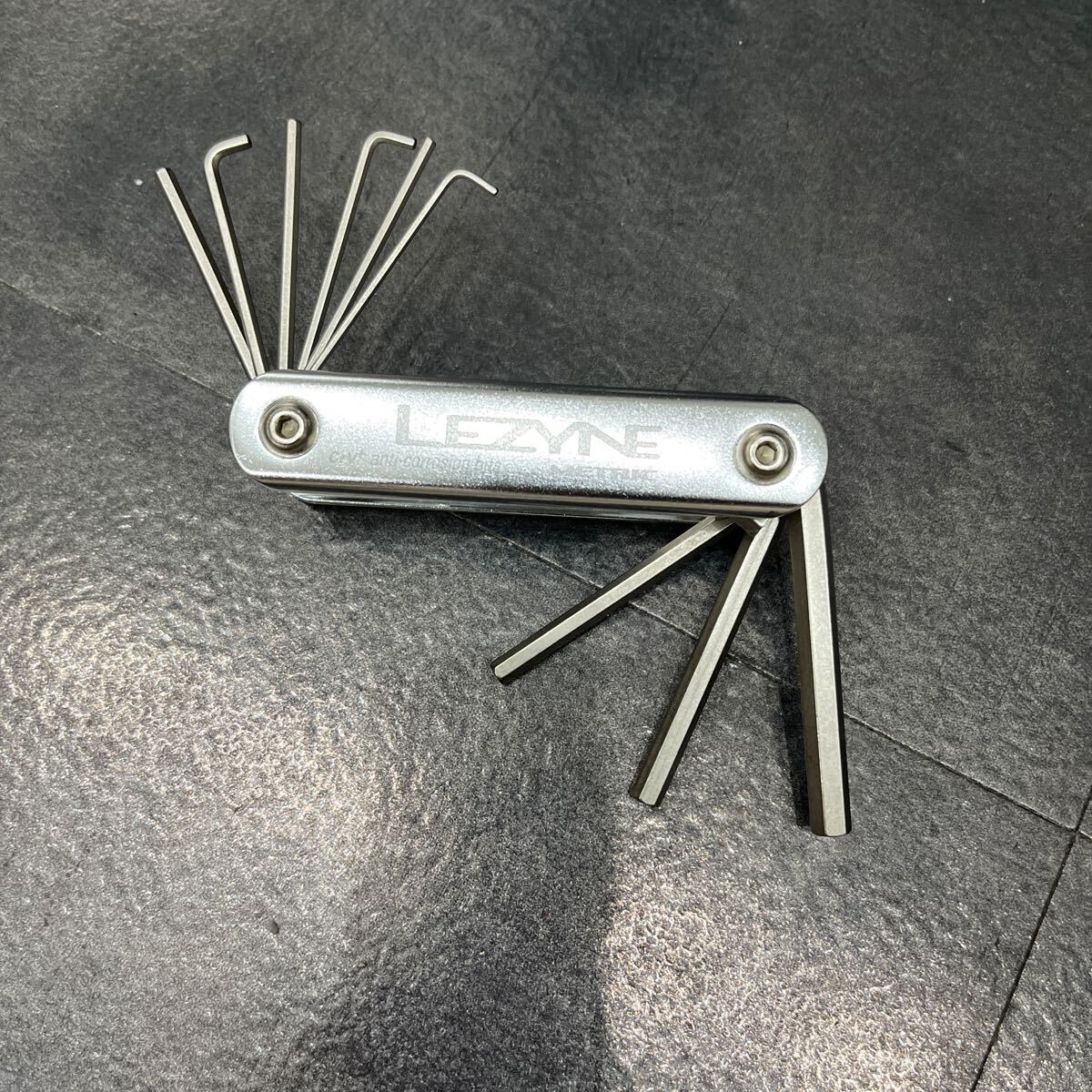 送料185円LEZYNE レザイン　METRIC 携帯工具