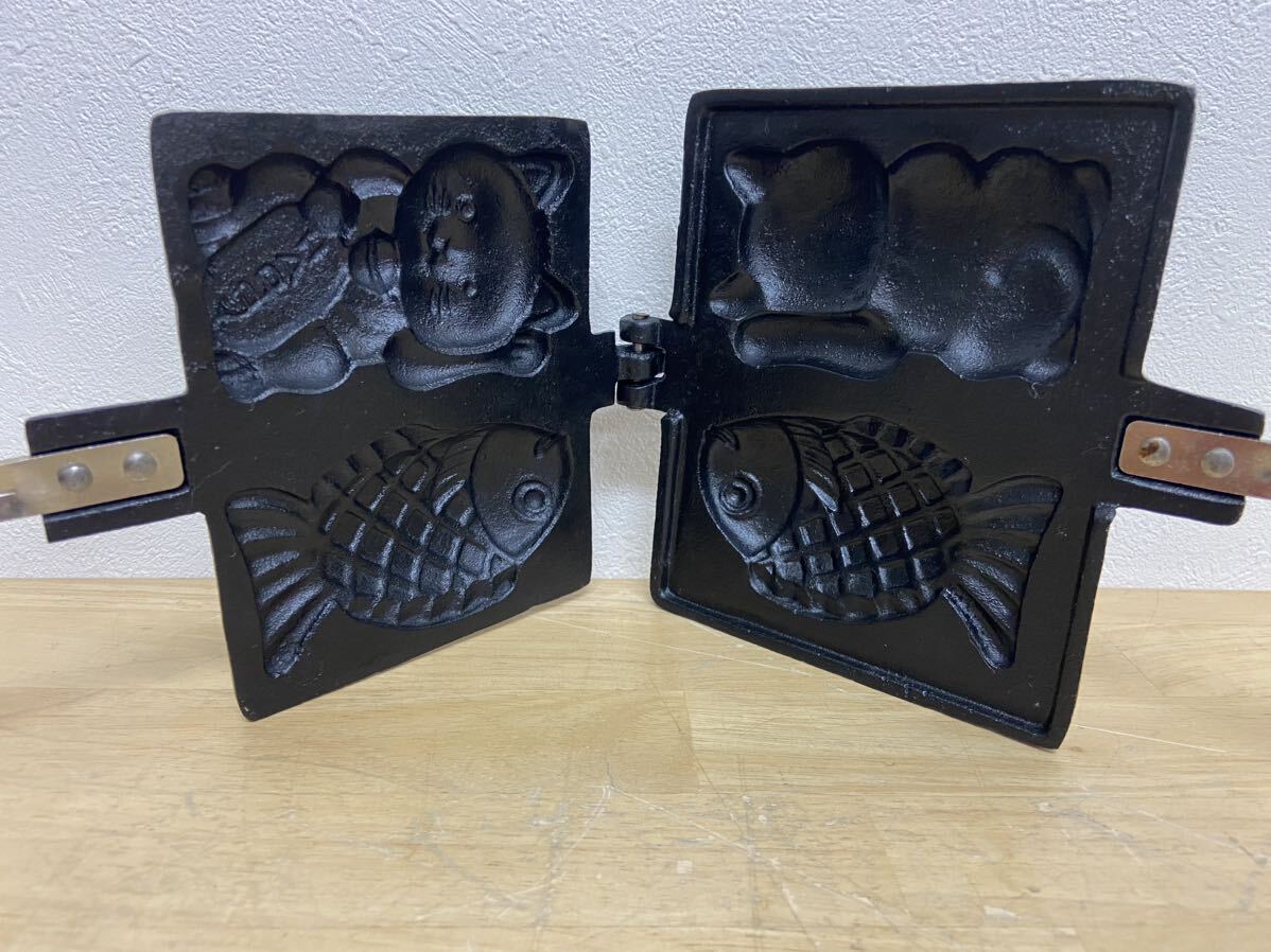A-0942 昭和レトロ たい焼き器 2個焼き焼き型 菓子型 鉄製 鋳物 A-0942 昭和レトロ たい焼き器 2個焼き焼き型 菓子型 鉄製 鋳物