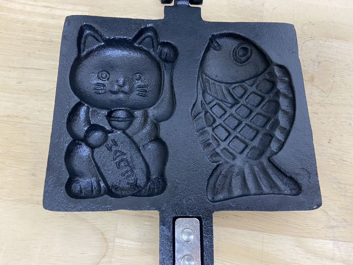 A-0942 昭和レトロ たい焼き器 2個焼き焼き型 菓子型 鉄製 鋳物 A-0942 昭和レトロ たい焼き器 2個焼き焼き型 菓子型 鉄製 鋳物