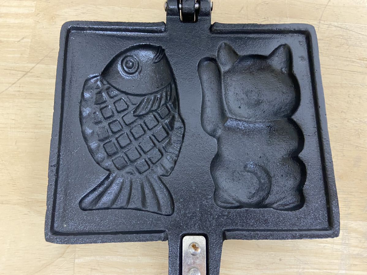A-0942 昭和レトロ たい焼き器 2個焼き焼き型 菓子型 鉄製 鋳物 A-0942 昭和レトロ たい焼き器 2個焼き焼き型 菓子型 鉄製 鋳物