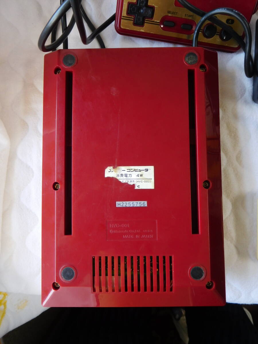 任天堂 ニンテンドー ファミリーコンピューター 本体 HVC-001 任天堂 ニンテンドー ファミリーコンピューター 本体 HVC-001