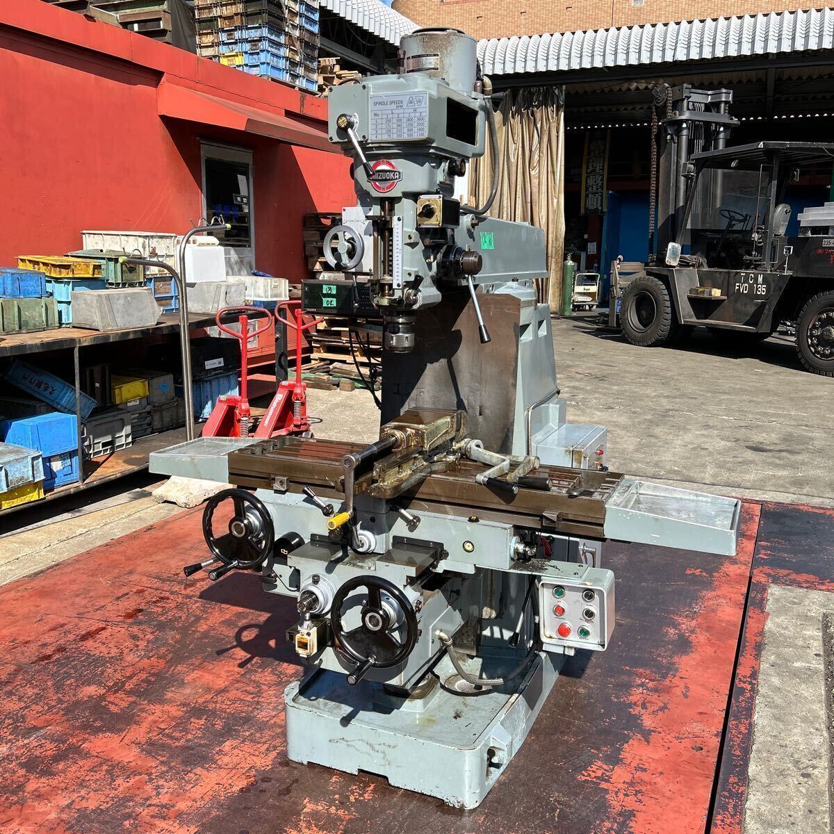 T8206 静岡鉄工所 フライス盤 VHR-A 主軸回転数75-3600rpm T8206 静岡鉄工所 フライス盤 VHR-A 主軸回転数75-3600rpm
