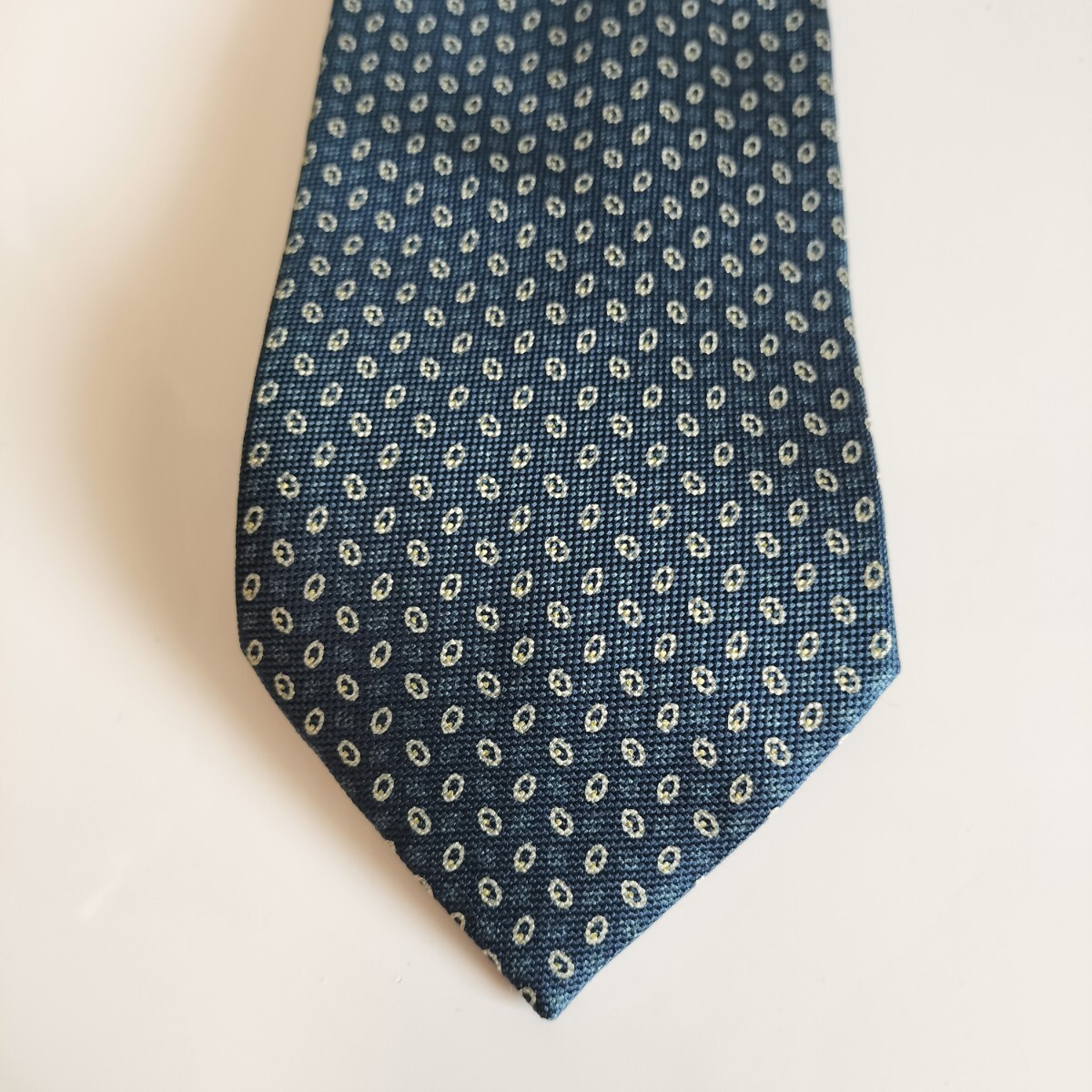 GIORGIO ARMANI(ジョルジオアルマーニ)紺ミニ丸柄デザインネクタイ_画像5