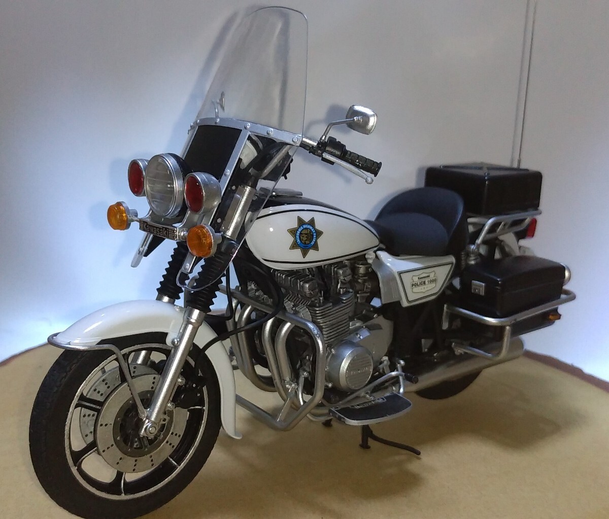 アオシマ1/12 カワサキポリス1000完成品
