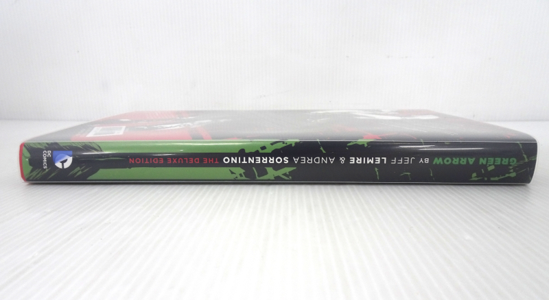 [ английская версия / жесткий чехол ]Green Arrow By Jeff Lemire & Andrea Sorrentino Deluxe Edition зеленый Arrow American Comics DC COMICS
