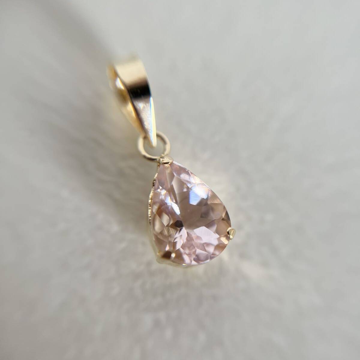K18 天然石モルガナイト ペンダントトップ pear 18金 morganite