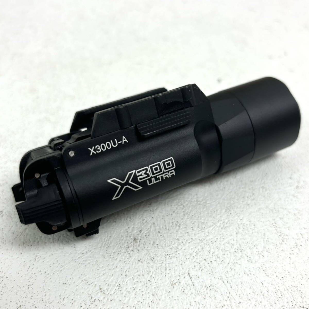 0820M6 美品★Surefire シュアファイア X300 ULTRA タイプ フラッシュライト X300U-A ウェポンライト ブラック 黒 LED