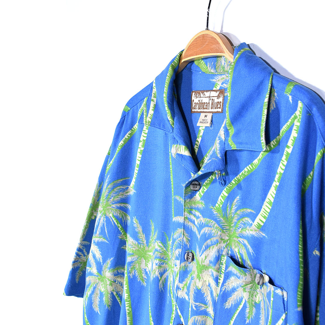 【送料無料】Caribbean Blues アロハシャツ レーヨン ハワイアンシャツ 開襟シャツ オープンカラーシャツ 青色ベース サイズM 古著 @CD0137
