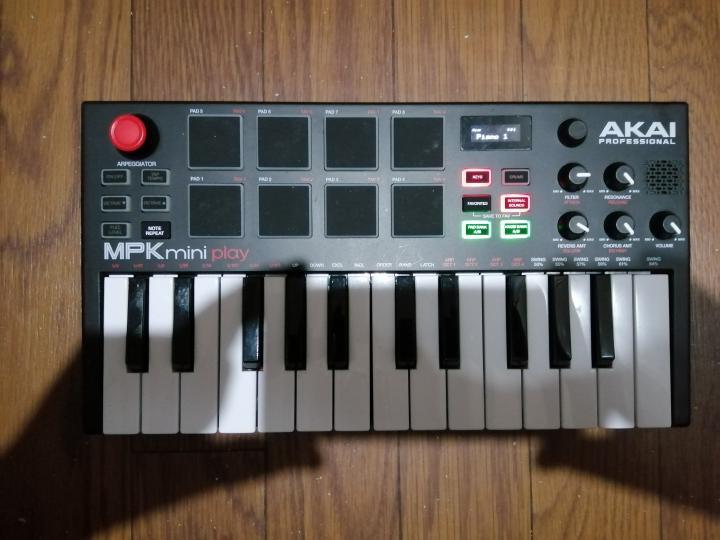 AKAI MPK mini play 音源内蔵MIDIキーボード 25鍵