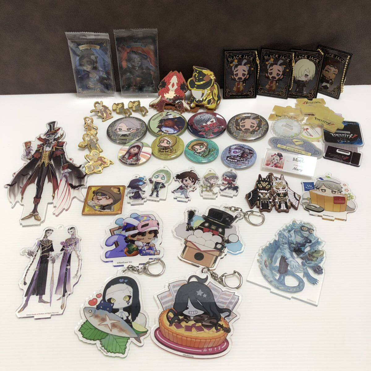 m407-0046-15 第五人格 Identity V グッズ まとめ売り 缶バッジ アクリルスタンド アクリルキーホルダー など 傭兵 野人 納棺師 他