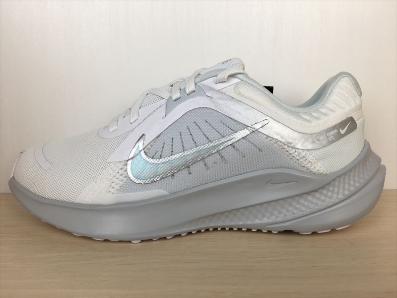 NIKE（ナイキ） QUEST 5（クエスト5） DD9291-100 スニーカー 靴 ウィメンズ 25,0cm 新品 (2035)