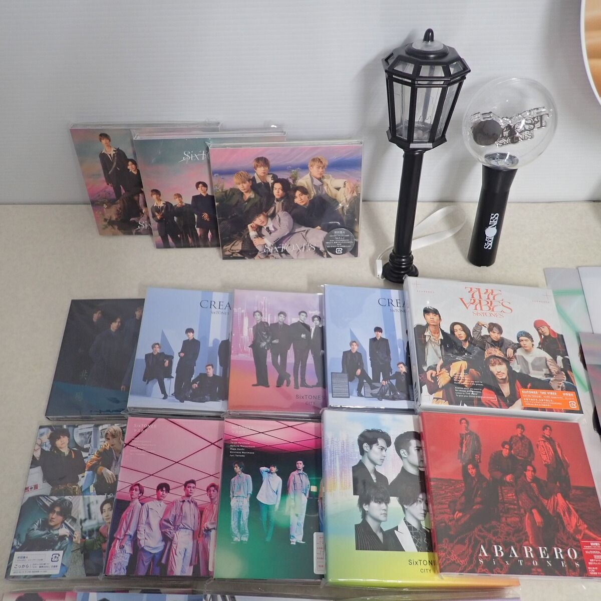 SixTONES グッズ CD/ペンライト/公式写真/うちわ/カレンダー 等 SixTONES グッズ CD/ペンライト/公式写真/うちわ/カレンダー 等