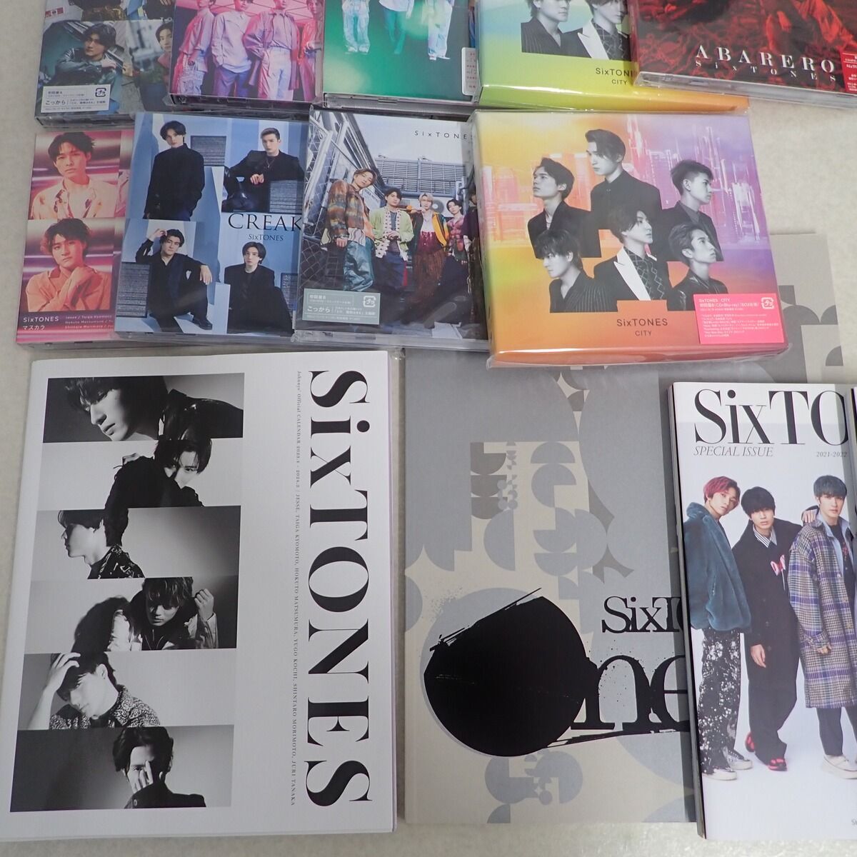 SixTONES グッズ CD/ペンライト/公式写真/うちわ/カレンダー 等 SixTONES グッズ CD/ペンライト/公式写真/うちわ/カレンダー 等
