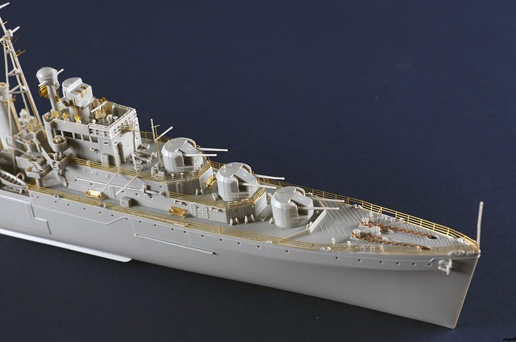 実物に近いスケール感】プラモデル 1/350 イギリス 軽巡洋艦 実物に近いスケール感】プラモデル 1/350 イギリス 軽巡洋艦