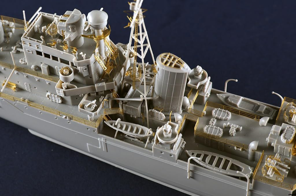 実物に近いスケール感】プラモデル 1/350 イギリス 軽巡洋艦 実物に近いスケール感】プラモデル 1/350 イギリス 軽巡洋艦