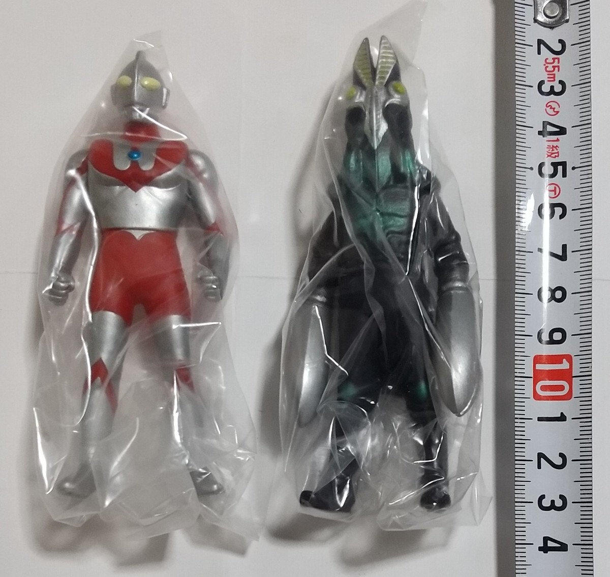 ウルトラマンCタイプvs .バルタン星人3代目 ウルトラマン(Cタイプ) vs. バルタン星人(3代目) フィギュア王