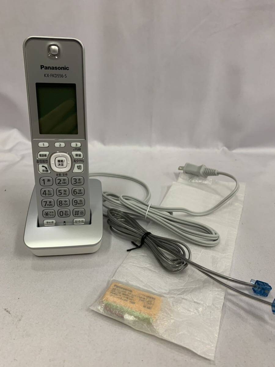 未使用 Panasonic KX-FKD556-S パナソニック 子機 充電器 PNLC1058 [8-44] 103/658H
