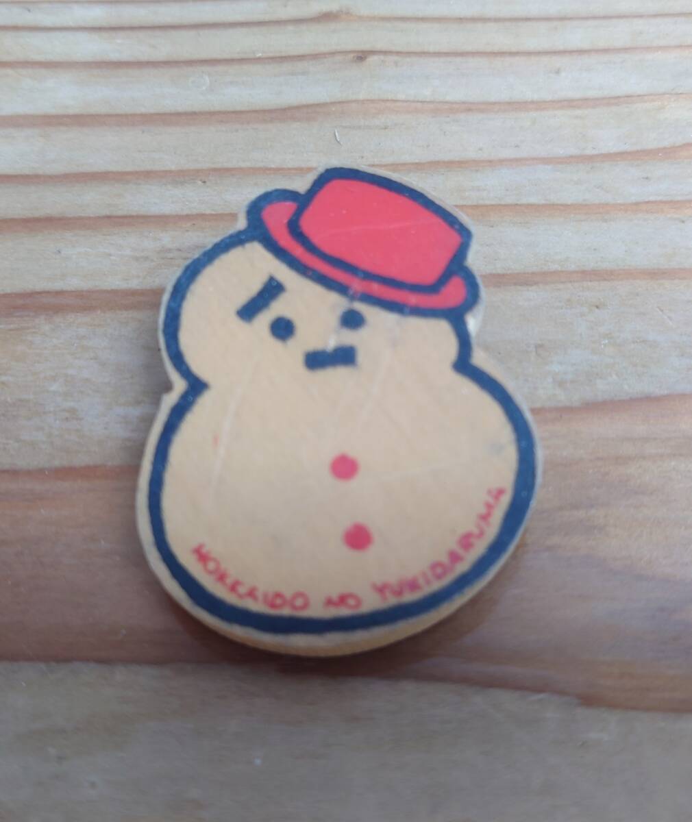 雪だるま 木制プレート バッジ (HOKKAIDO NO YUKIDARUMA) 札幌 雪まつり クリスマス マーケット　