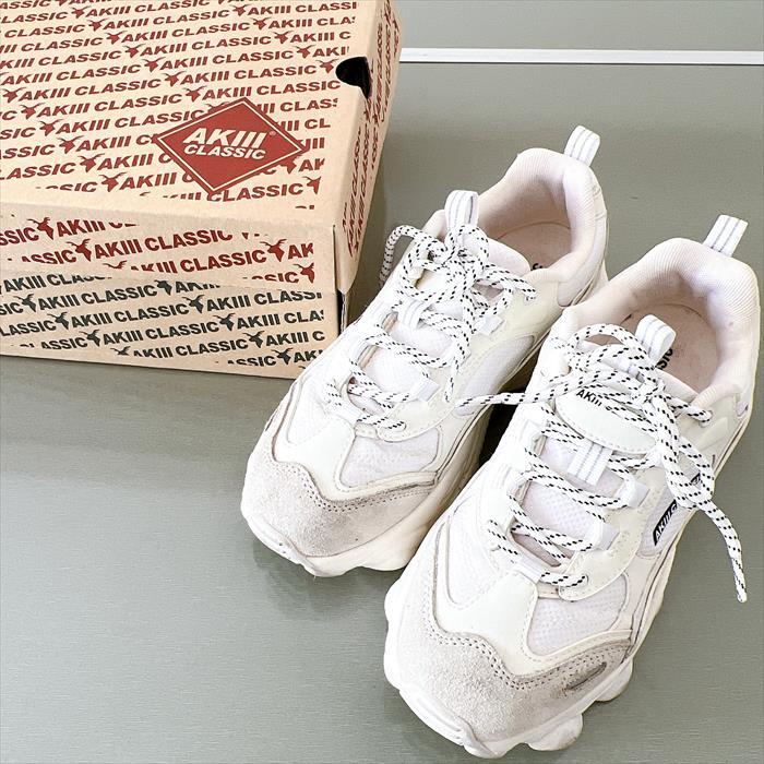 スニーカー AKIII CLASSIC CRACKER 23.5 一度のみ着用 韓国アイドル使用 BTS ジョングク SEVENTEEN ホシ ENHYPEN ニキ 検索 NIKE adidas