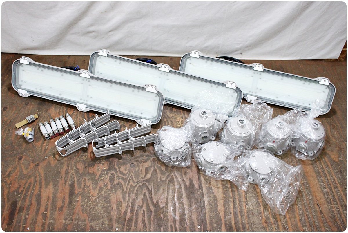 未使用】星和電機 防湿・密閉形LED灯器具 LCBP4850A000J2A 3台 直付 未使用】星和電機 防湿・密閉形LED灯器具 LCBP4850A000J2A 3台 直付