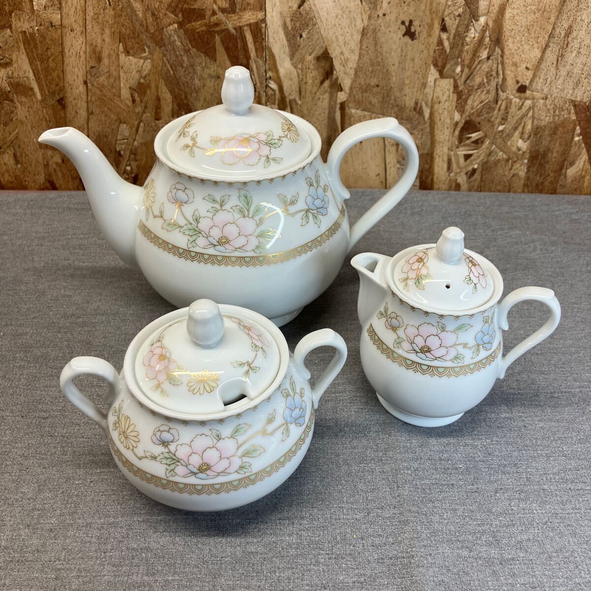送料無料【N①2296】ノリタケ EFFINGHAM ティーセットNoritake 送料無料【N①2296】ノリタケ EFFINGHAM ティーセットNoritake
