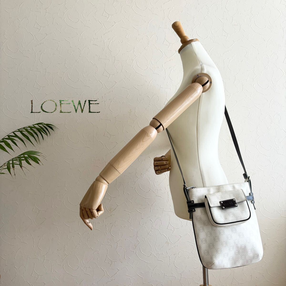 極美品 ロエベ LOEWE アナグラム レザーショルダーバッグ 極美品 ロエベ LOEWE アナグラム レザーショルダーバッグ