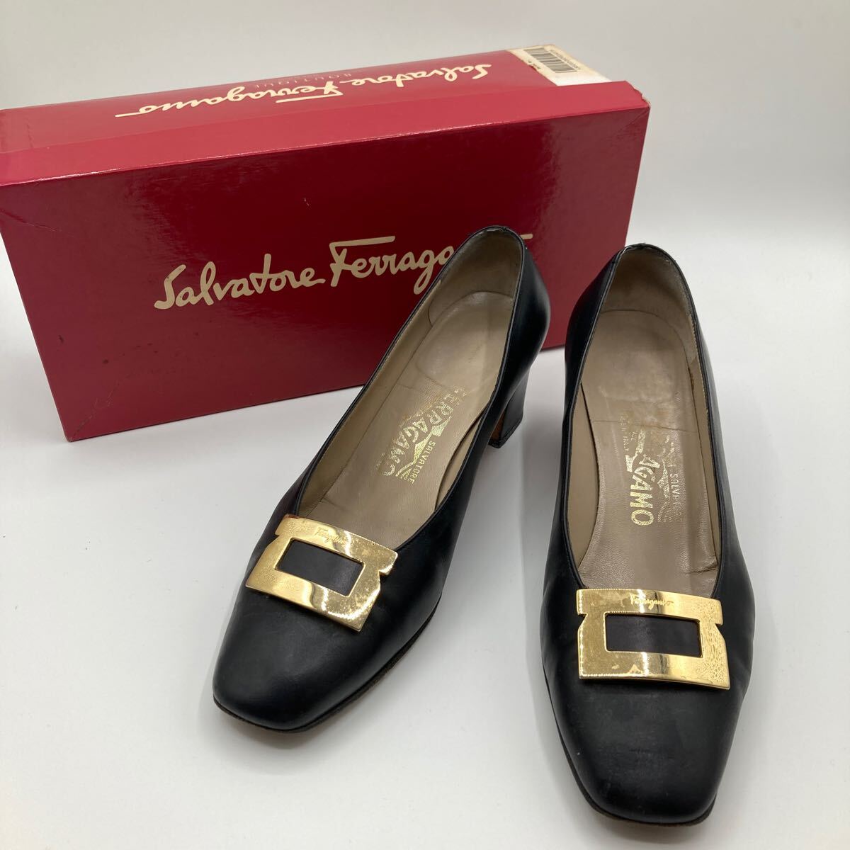 Salvatore Ferragamo サルヴァトーレフェラガモ　BOUTIQUE ブティック　フェラガモ　パンプス　ヒール　ゴールド金具　7 1/2 箱付き 　　